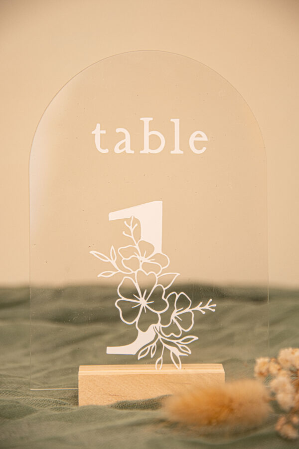 Numéros de table en plexi fleuri