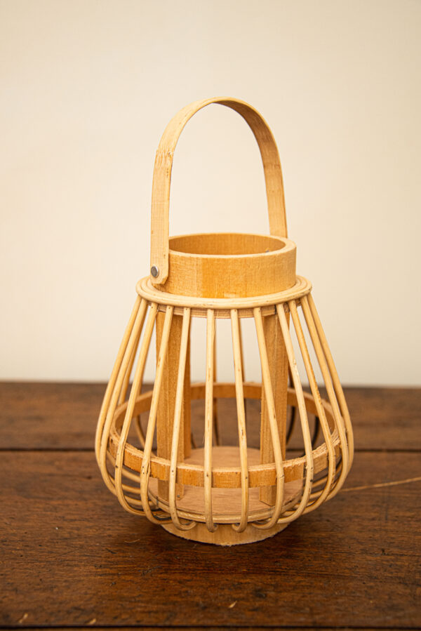 Petite lanterne en bois et rotin