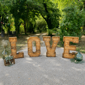 Lettres lumineuses LOVE en bois