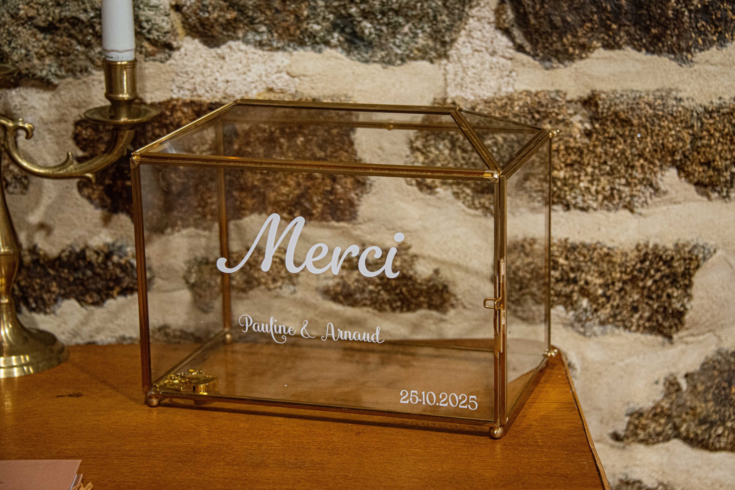 Urne en verre & laiton